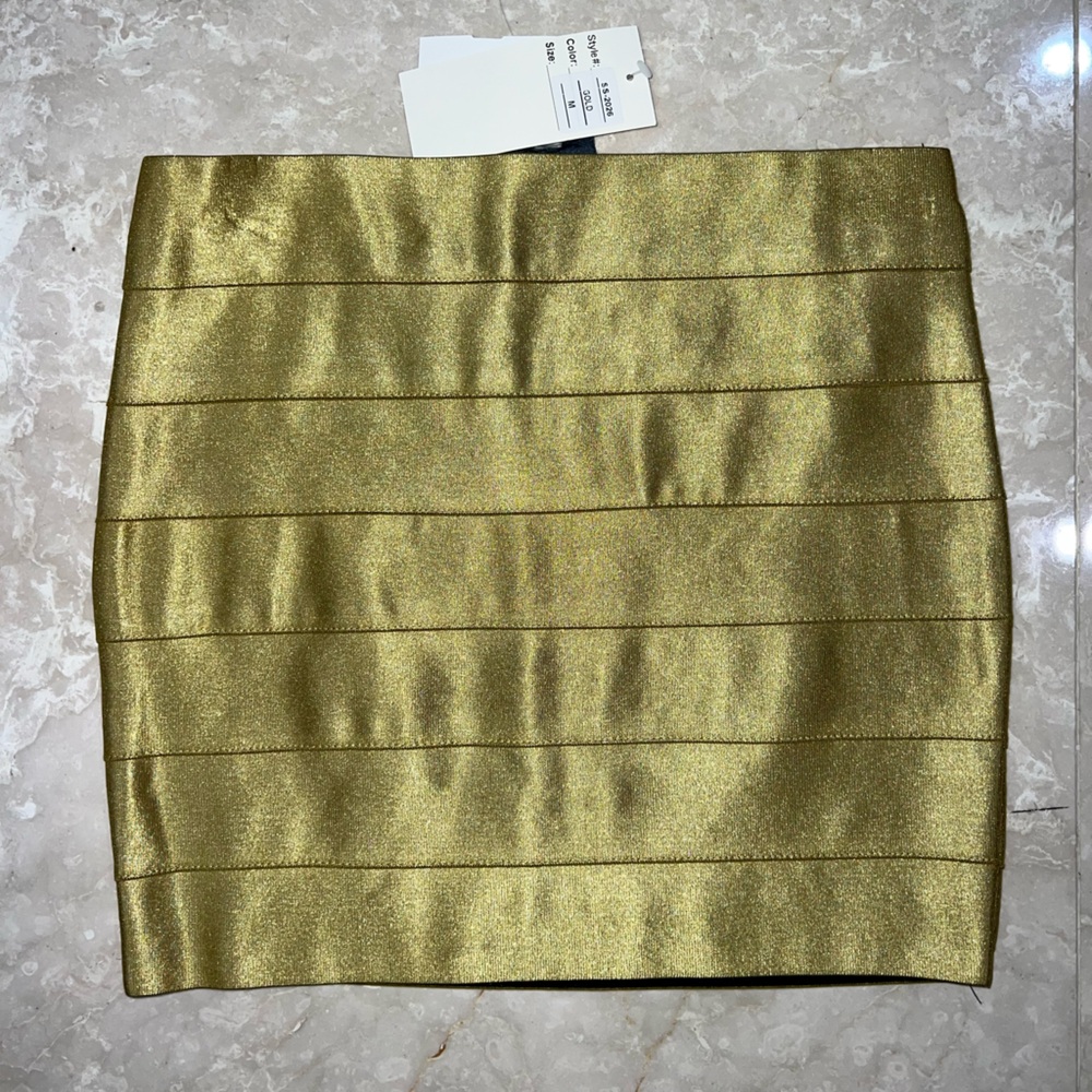 NWT gold fitted stretchy skirt from boutique in NJ, size medium (runs small)